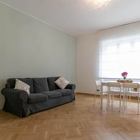 Turati Family Balcone E Posto Auto Лекко